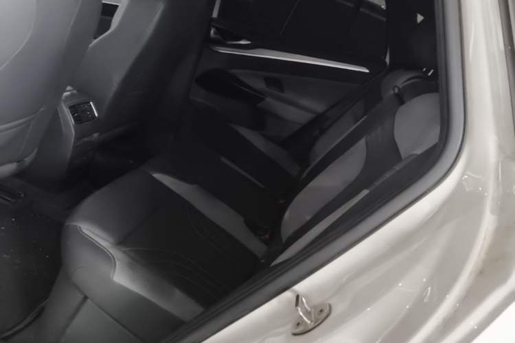 Used Volkswagen ID.4 CROZZ 2021 Long-Range Lite PRO Two-Wheel Drive Version Left Rear Seat