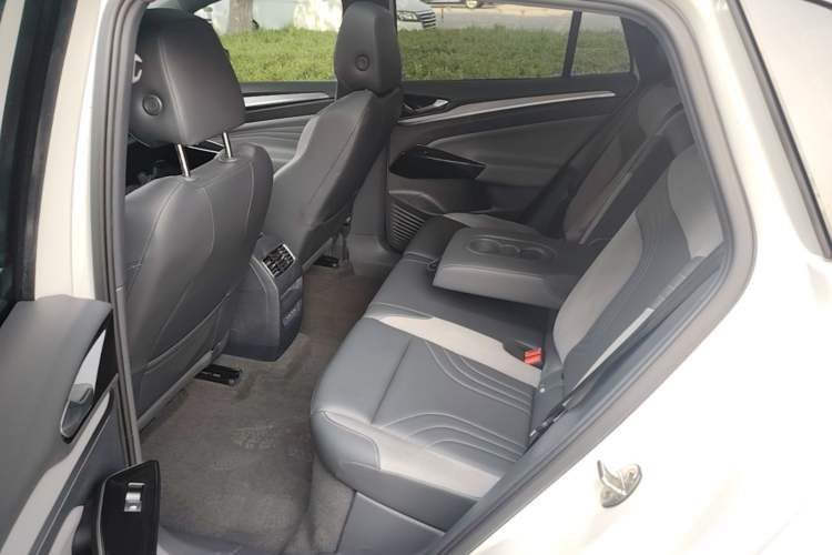 Used Volkswagen ID.4 CROZZ 2021 Long-Range PRO Two-Wheel Drive Version Left Rear Seat