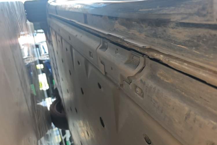 Used Volkswagen ID.4 CROZZ 2021 Long-Range Lite PRO Two-Wheel Drive Version Left Side Sill