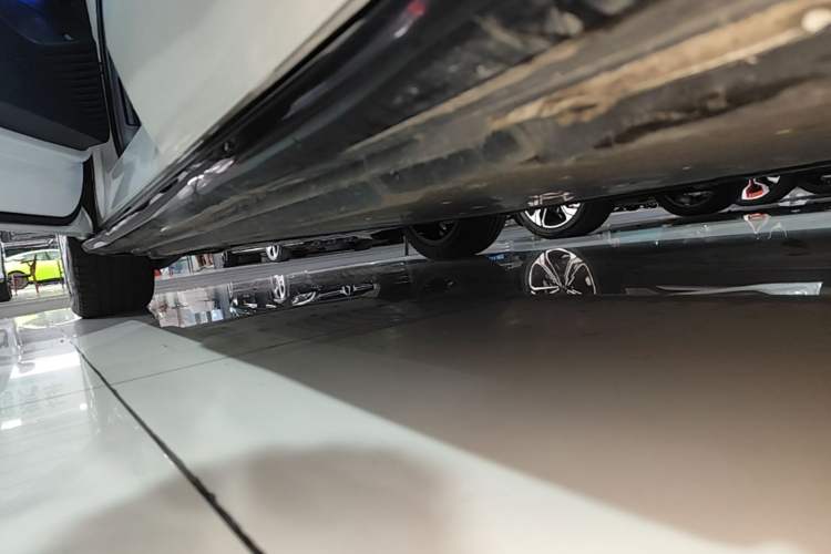 Used Volkswagen ID.4 CROZZ 2021 Long-Range PURE+ Two-Wheel Drive Version Left Side Sill