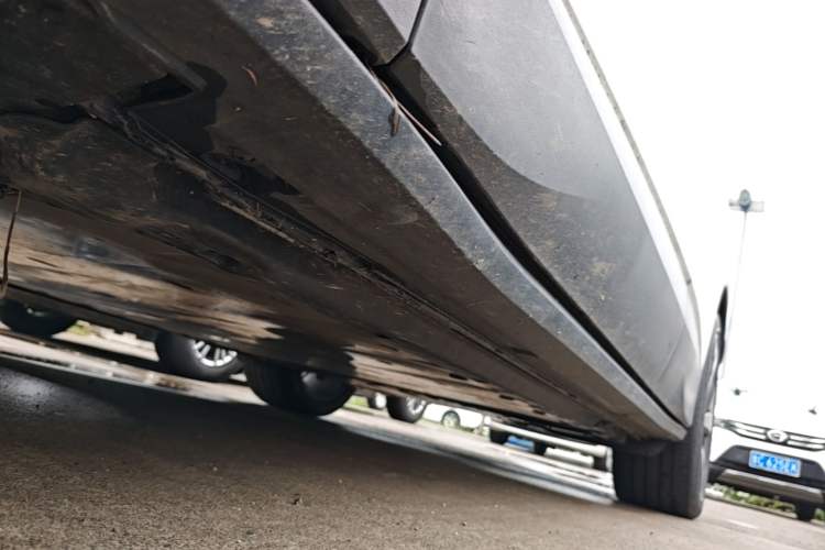 Used Volkswagen ID.4 CROZZ 2021 Long-Range Lite PRO Two-Wheel Drive Version Left Side Sill