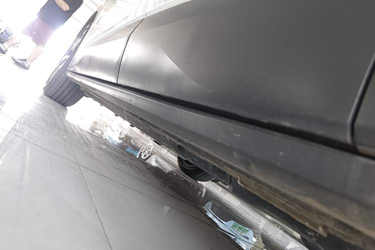 Used Volkswagen ID.4 CROZZ 2021 Long-Range PRO Two-Wheel Drive Version Left Side Sill
