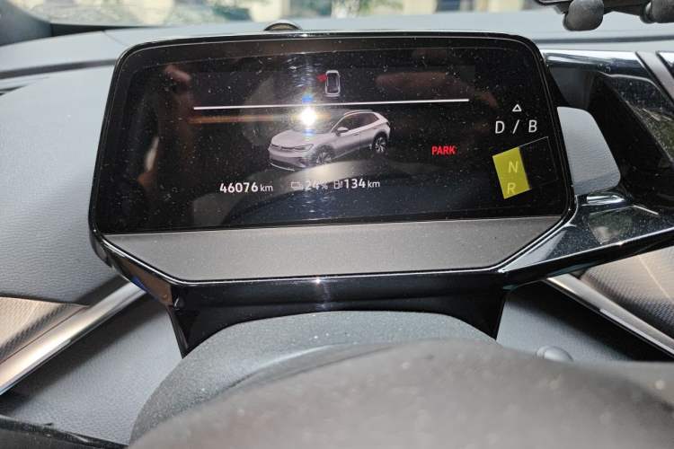 Used Volkswagen ID.4 CROZZ 2021 Long-Range PRO Two-Wheel Drive Version Odometer Close Up