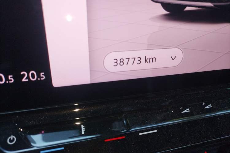 Used Volkswagen ID.4 CROZZ 2021 Long-Range PURE+ Two-Wheel Drive Version Odometer Close Up