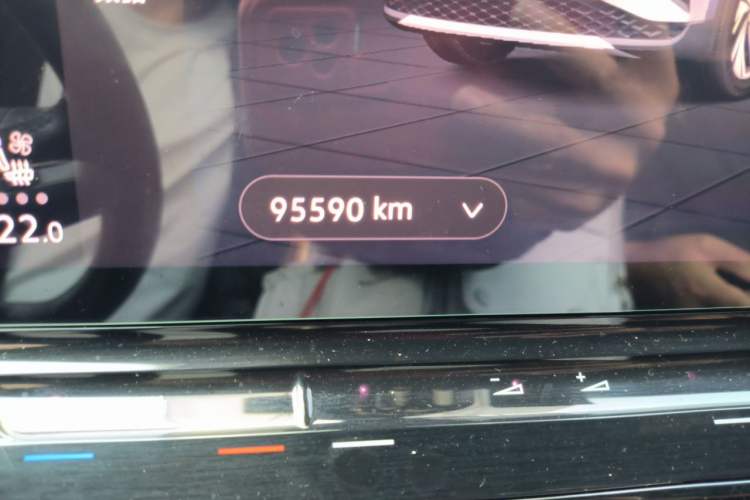 Used Volkswagen ID.4 CROZZ 2021 Long-Range PRO Two-Wheel Drive Version Odometer Close Up