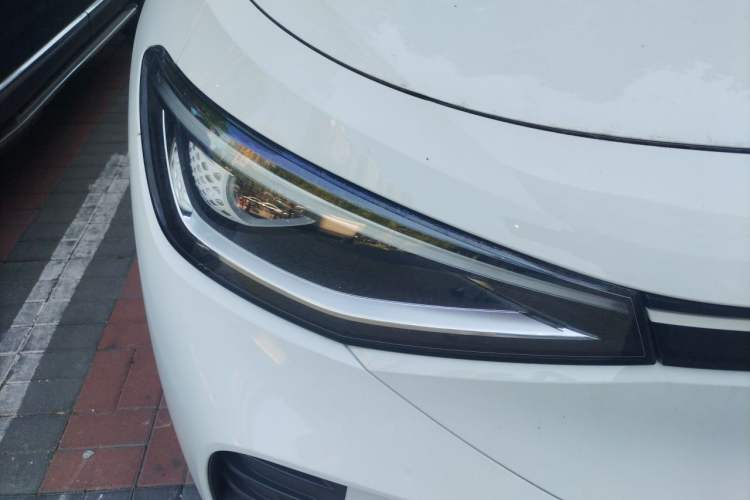 Used Volkswagen ID.4 CROZZ 2021 Long-Range PURE+ Two-Wheel Drive Version Right Front Headlight