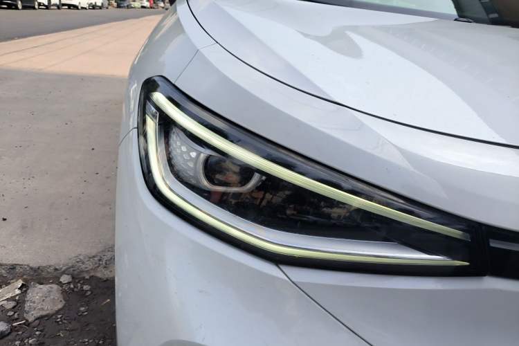 Used Volkswagen ID.4 CROZZ 2021 Long-Range PRO Two-Wheel Drive Version Right Front Headlight