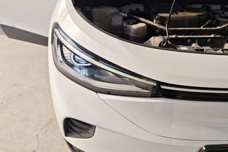 Used Volkswagen ID.4 CROZZ 2021 Long-Range Lite PRO Two-Wheel Drive Version Right Front Headlight