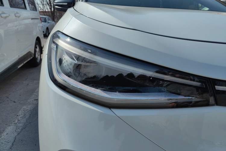 Used Volkswagen ID.4 CROZZ 2021 Long-Range Lite PRO Two-Wheel Drive Version Right Front Headlight