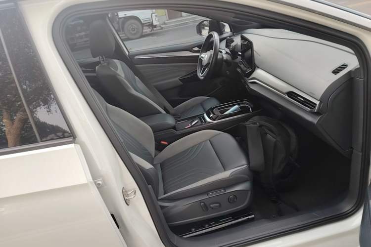 Used Volkswagen ID.4 CROZZ 2021 Long-Range PRO Two-Wheel Drive Version Right Front Seat