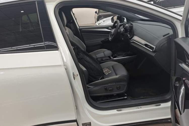 Used Volkswagen ID.4 CROZZ 2021 Long-Range Lite PRO Two-Wheel Drive Version Right Front Seat
