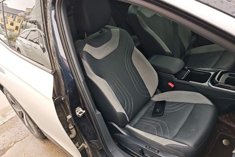 Used Volkswagen ID.4 CROZZ 2021 Long-Range Lite PRO Two-Wheel Drive Version Right Front Seat