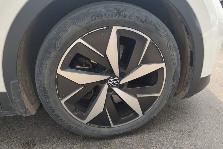 Used Volkswagen ID.4 CROZZ 2021 Long-Range Lite PRO Two-Wheel Drive Version Right Front Wheel Hub