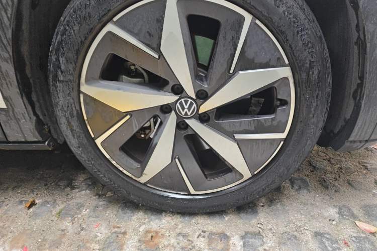 Used Volkswagen ID.4 CROZZ 2021 Long-Range PRO Two-Wheel Drive Version Right Front Wheel Hub