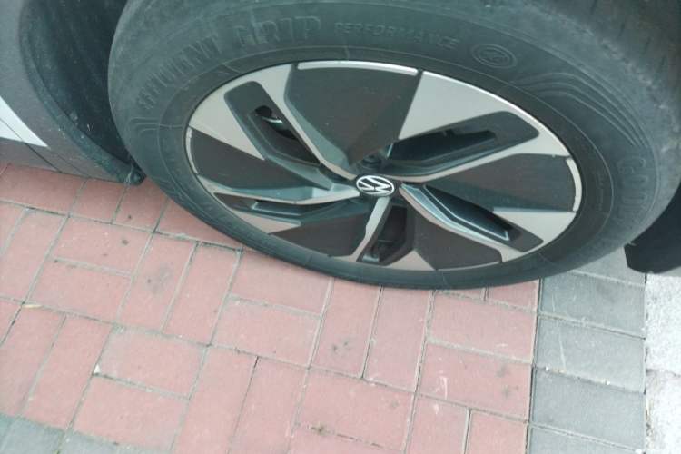 Used Volkswagen ID.4 CROZZ 2021 Long-Range PURE+ Two-Wheel Drive Version Right Front Wheel Hub