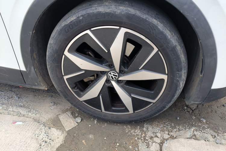 Used Volkswagen ID.4 CROZZ 2021 Long-Range PRO Two-Wheel Drive Version Right Front Wheel Hub