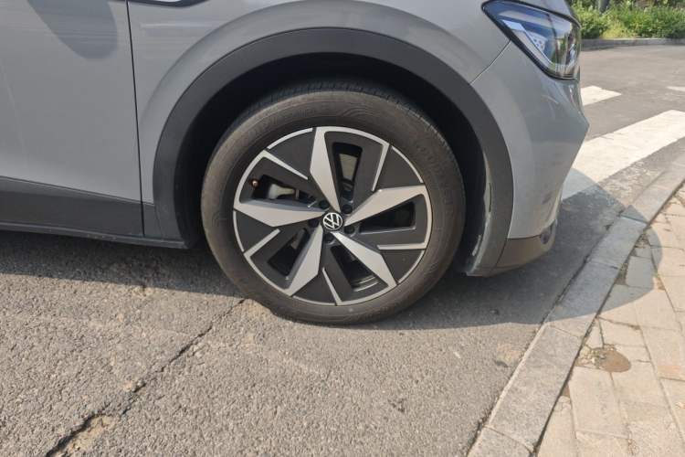 Used Volkswagen ID.4 CROZZ 2021 Long-Range PRO Two-Wheel Drive Version Right Front Wheel Hub