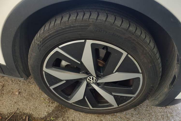 Used Volkswagen ID.4 CROZZ 2021 Long-Range PRO Two-Wheel Drive Version Right Front Wheel Hub