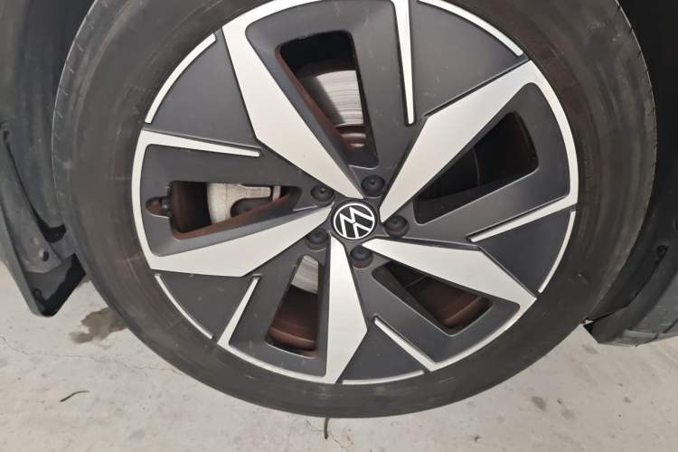 Used Volkswagen ID.4 CROZZ 2021 Long-Range Lite PRO Two-Wheel Drive Version Right Front Wheel Hub