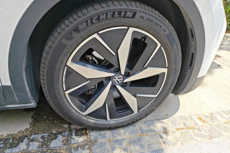 Used Volkswagen ID.4 CROZZ 2021 Yeyue First-Edition Two-Wheel-Drive Version Right Front Wheel Hub