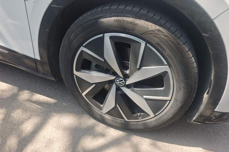Used Volkswagen ID.4 CROZZ 2021 Long-Range PRO Two-Wheel Drive Version Right Front Wheel Hub