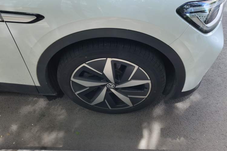 Used Volkswagen ID.4 CROZZ 2021 Long-Range PRO Two-Wheel Drive Version Right Front Wheel Hub