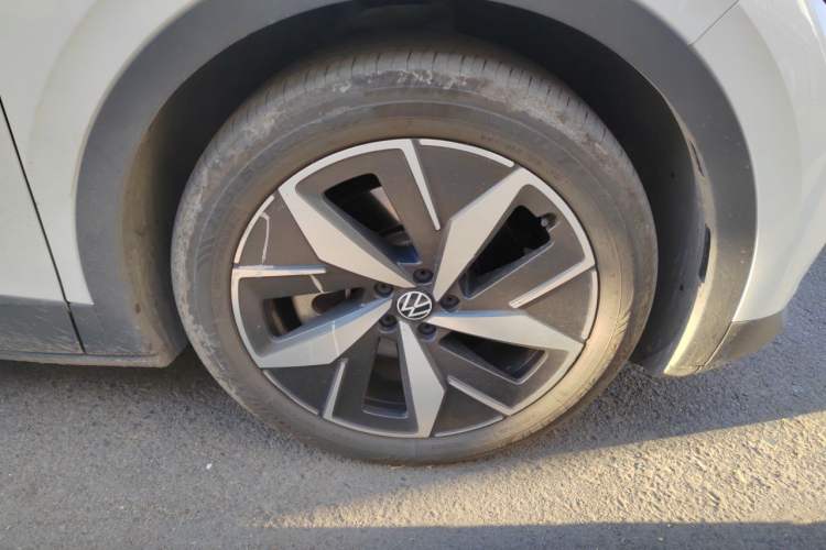 Used Volkswagen ID.4 CROZZ 2021 Long-Range PRO Two-Wheel Drive Version Right Front Wheel Hub