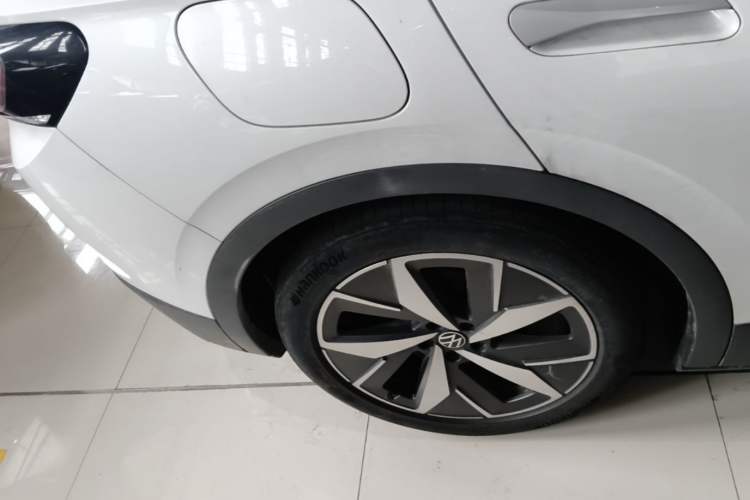 Used Volkswagen ID.4 CROZZ 2021 Long-Range Lite PRO Two-Wheel Drive Version Right Rear Wheel Hub