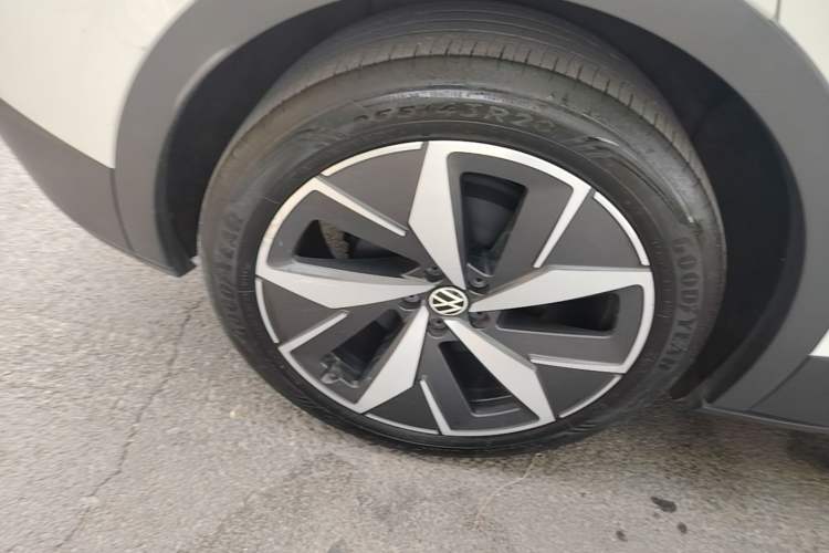 Used Volkswagen ID.4 CROZZ 2021 Long-Range PRO Two-Wheel Drive Version Right Rear Wheel Hub