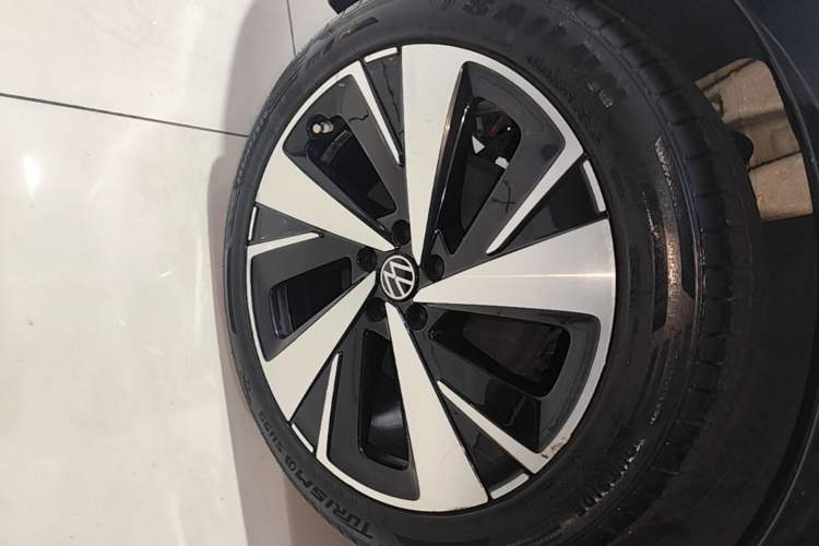 Used Volkswagen ID.4 CROZZ 2021 Long-Range PURE+ Two-Wheel Drive Version Right Rear Wheel Hub