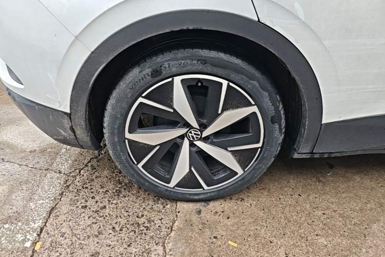 Used Volkswagen ID.4 CROZZ 2021 Long-Range Lite PRO Two-Wheel Drive Version Right Rear Wheel Hub