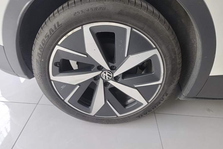 Used Volkswagen ID.4 CROZZ 2021 Long-Range PRO Two-Wheel Drive Version Right Rear Wheel Hub