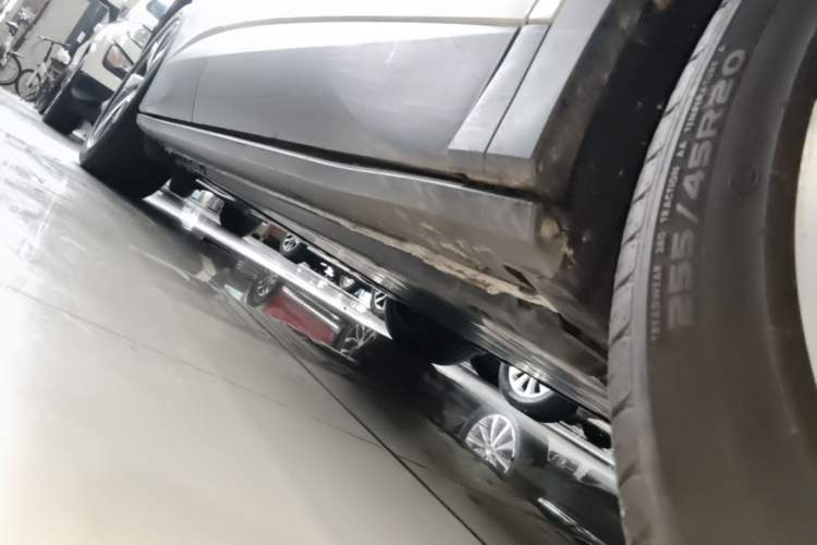 Used Volkswagen ID.4 CROZZ 2021 Long-Range Lite PRO Two-Wheel Drive Version Right Side Sill