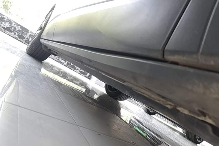 Used Volkswagen ID.4 CROZZ 2021 Long-Range PRO Two-Wheel Drive Version Right Side Sill