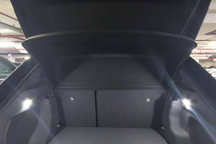 Used Volkswagen ID.4 CROZZ 2021 High-Performance PRIME Four-Wheel Drive Version Trunk