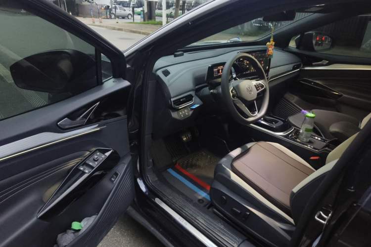 Used Volkswagen ID.4 CROZZ 2022 Long-Range PURE+ Edition Driver Seat