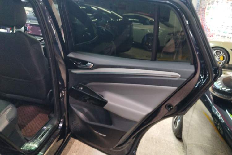 Used Volkswagen ID.4 CROZZ 2022 Long-Range PRO Edition Interior 3