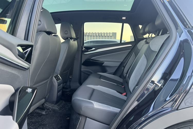 Used Volkswagen ID.4 CROZZ 2022 Long-Range Lite PRO Edition Interior 4