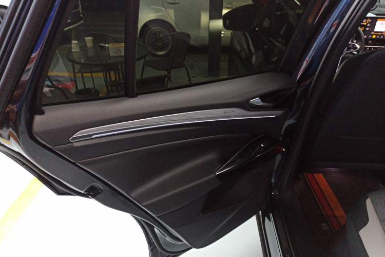 Used Volkswagen ID.4 CROZZ 2022 Long-Range PURE+ Edition Interior 8