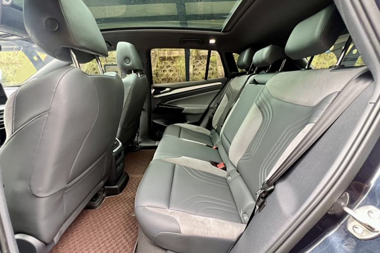 Used Volkswagen ID.4 CROZZ 2022 Long-Range PRO Edition Interior 8