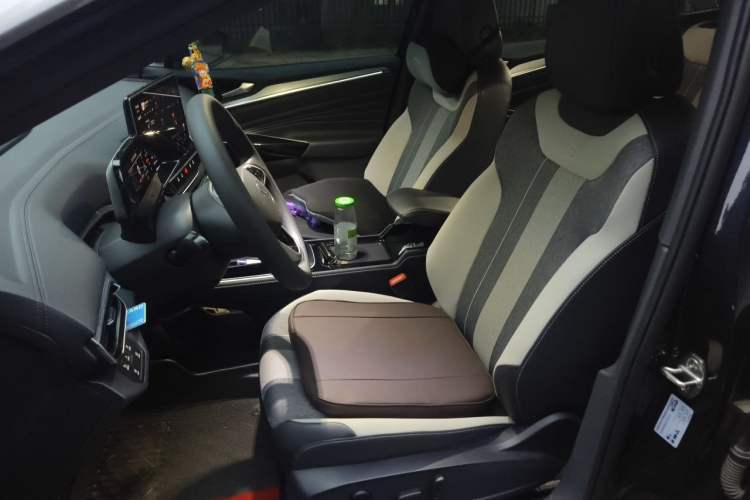 Used Volkswagen ID.4 CROZZ 2022 Long-Range PURE+ Edition Left Front Seat