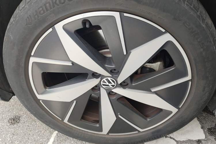 Used Volkswagen ID.4 CROZZ 2022 Long-Range Lite PRO Edition Left Front Wheel Hub