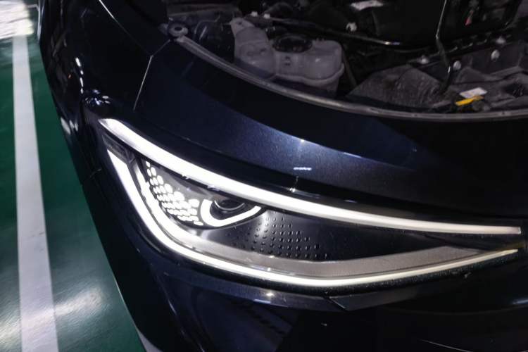 Used Volkswagen ID.4 CROZZ 2022 Long-Range Lite PRO Edition Right Front Headlight