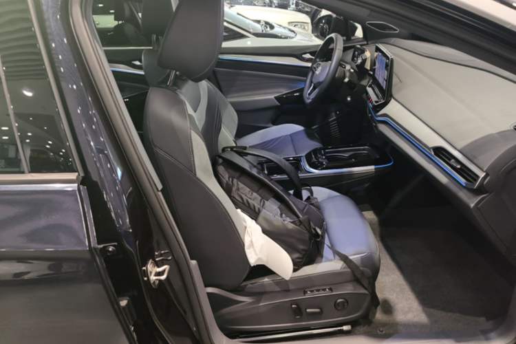 Used Volkswagen ID.4 CROZZ 2022 Long-Range PURE+ Edition Right Front Seat