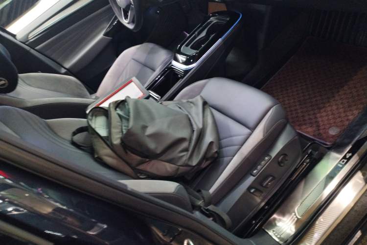 Used Volkswagen ID.4 CROZZ 2022 Long-Range PRO Edition Right Front Seat