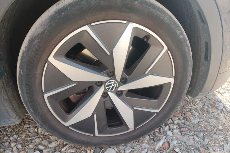 Used Volkswagen ID.4 CROZZ 2022 Long-Range Lite PRO Edition Right Front Wheel Hub