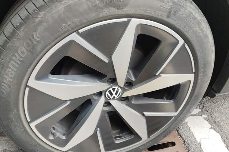 Used Volkswagen ID.4 CROZZ 2022 Long-Range Lite PRO Edition Right Rear Wheel Hub