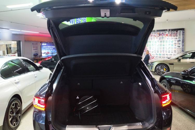 Used Volkswagen ID.4 CROZZ 2022 Long-Range PRO Edition Trunk
