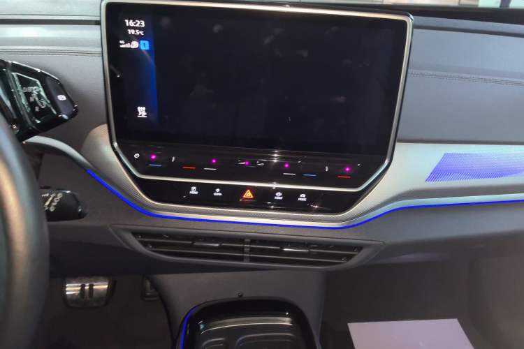 Used Volkswagen ID.4 CROZZ 2022 Long-Range Lite PRO Edition Audio And AC Panel