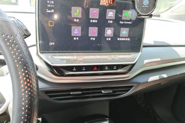 Used Volkswagen ID.4 CROZZ 2022 Long-Range PURE+ Edition Audio And AC Panel